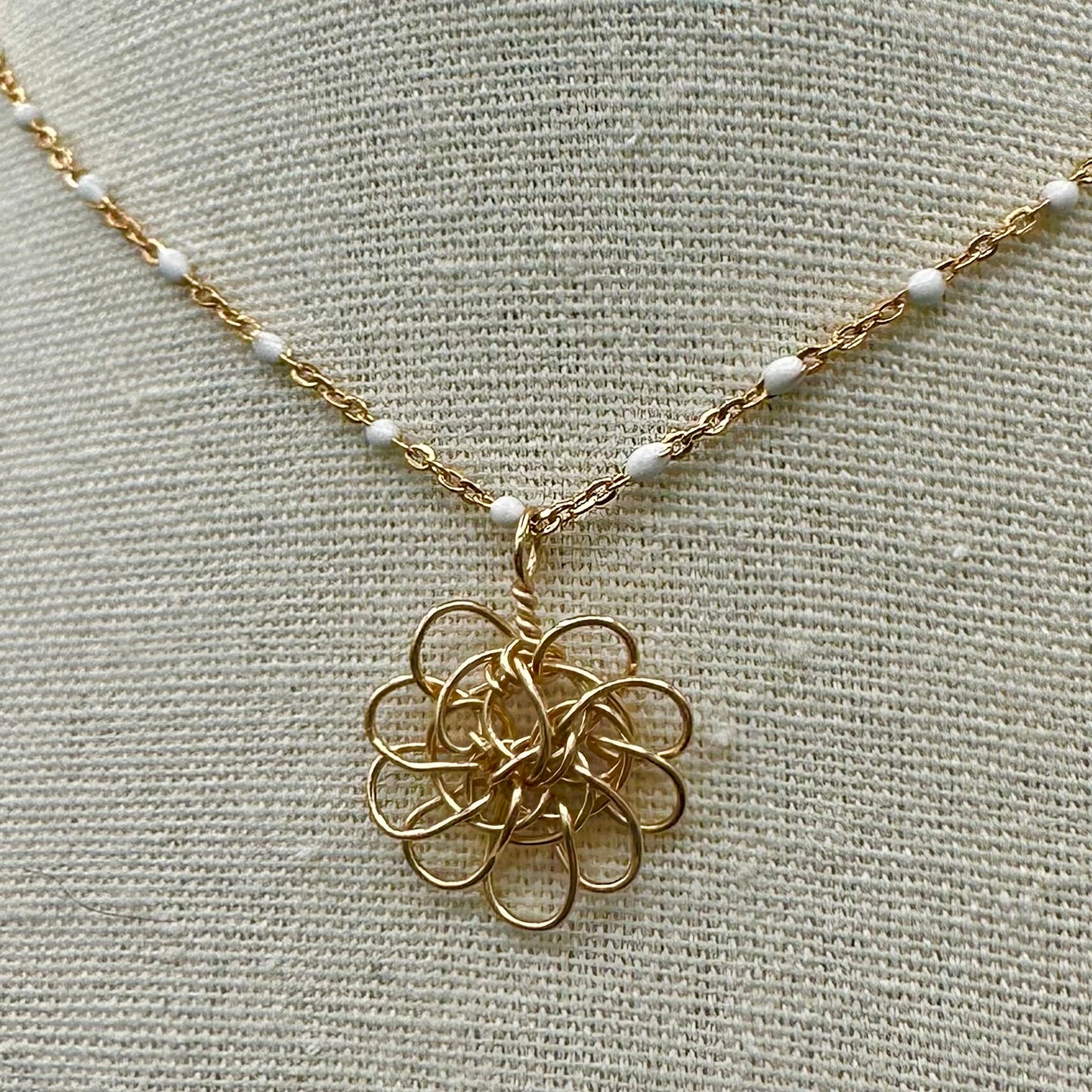 Bellvue Chain with Peri Pendant