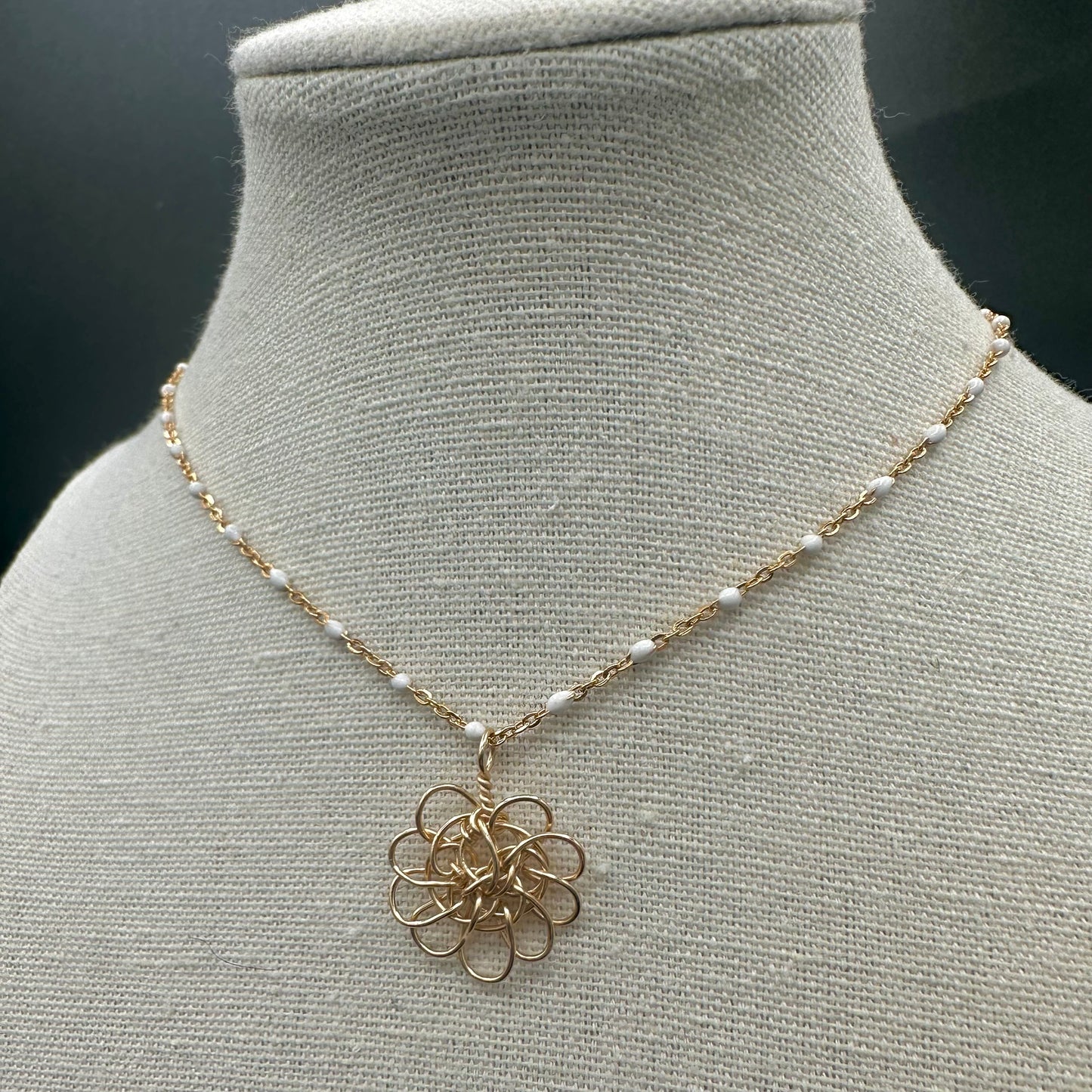 Bellvue Chain with Peri Pendant